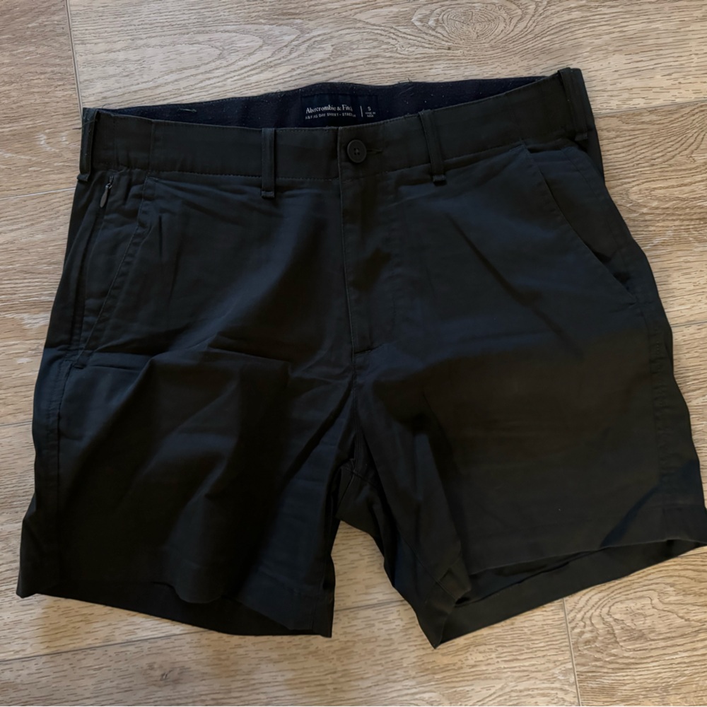Men’s Dark Green Abercrombie and Fitch Shorts, Size Small